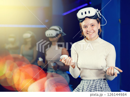 Teen girl thrilled after virtual reality daming experience 126144984