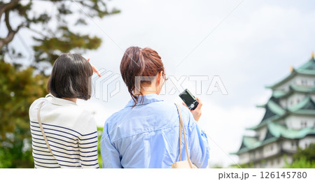 旅行をする女性のポートレート 126145780