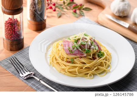 鰹のペペロンチーノパスタ 126145786