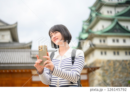 旅行をする女性のポートレート 126145792