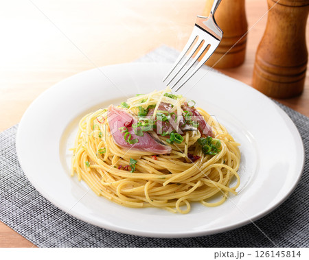 鰹のペペロンチーノパスタ 鰹のペペロンチーノパスタ 126145814