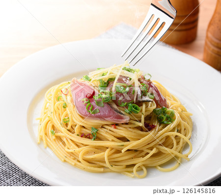 鰹のペペロンチーノパスタ 鰹のペペロンチーノパスタ 126145816