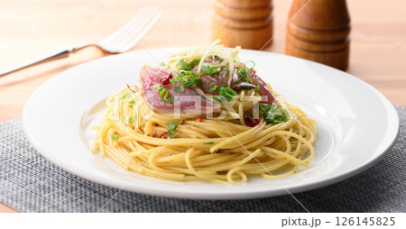 鰹のペペロンチーノパスタ 鰹のペペロンチーノパスタ 126145825