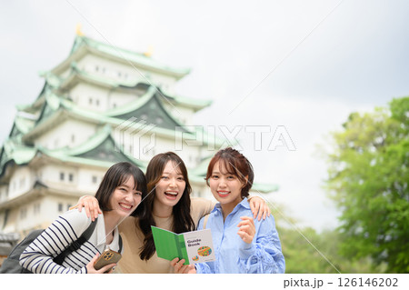 旅行をする女性のポートレート 126146202