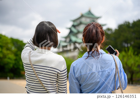 旅行をする女性のポートレート 旅行をする女性のポートレート 126146351