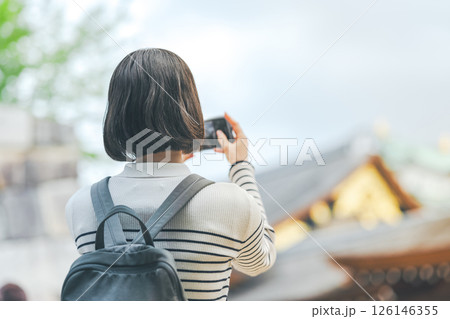 旅行をする女性のポートレート 旅行をする女性のポートレート 126146355