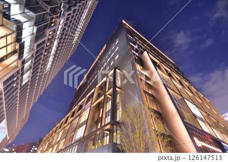 ワンビル夜景　天神ビッグバン　福岡市中央区天神　天神交差点 126147513