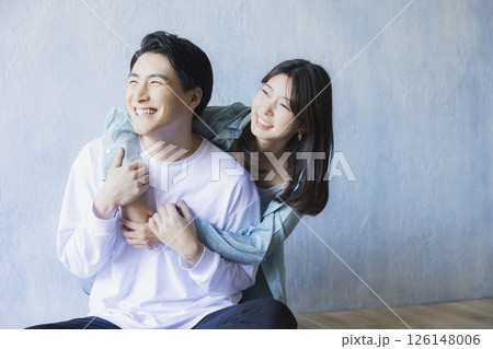 並んで立つ男女 並んで立つ男女 126148006