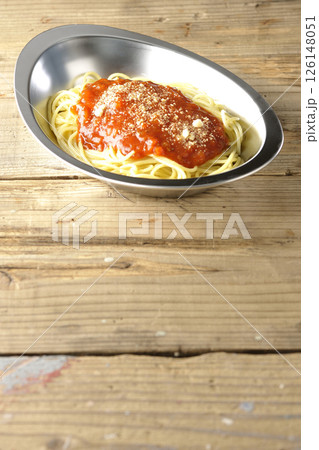 粉チーズのかかったミートソースパスタ 粉チーズのかかったミートソースパスタ 126148051