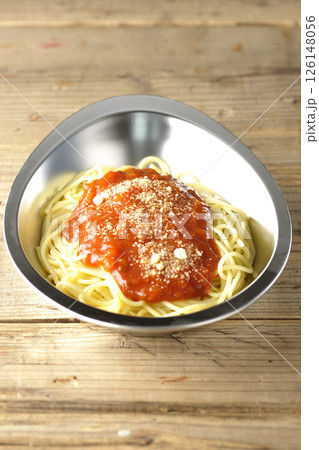 粉チーズのかかったミートソースパスタ 粉チーズのかかったミートソースパスタ 126148056