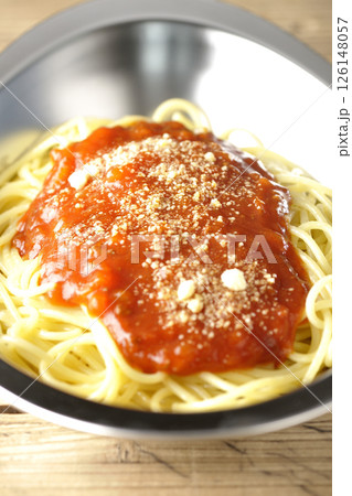 粉チーズのかかったミートソースパスタ 粉チーズのかかったミートソースパスタ 126148057