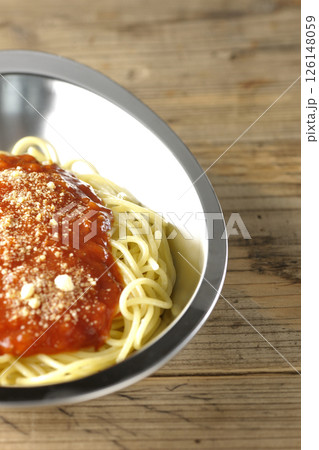 粉チーズのかかったミートソースパスタ 粉チーズのかかったミートソースパスタ 126148059