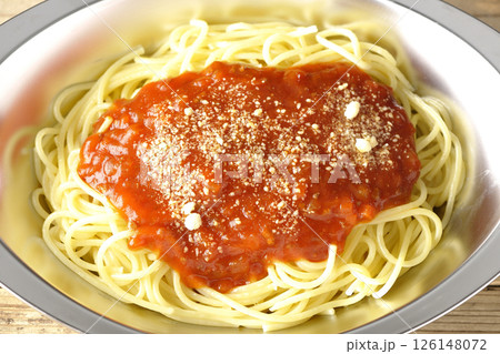 粉チーズのかかったミートソースパスタ 粉チーズのかかったミートソースパスタ 126148072