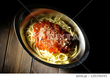 粉チーズのかかったミートソースパスタ 粉チーズのかかったミートソースパスタ 126148391