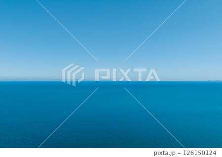 【ドローン空撮】青い海と青い空 126150124