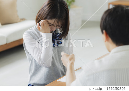 女子高生と父親 女子高生と父親 126150893