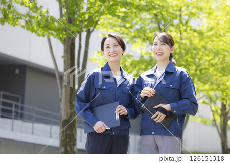ビジネス 作業服を着ている女性のポートレート 撮影協力:スカパー東京メディアセンター ビジネス 作業服を着ている女性のポートレート 撮影協力:スカパー東京メディアセンター 126151318