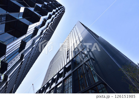 ワンビルと天神ビジネスセンタービル　天神ビッグバン　福岡市中央区天神　天神交差点付近 126151985