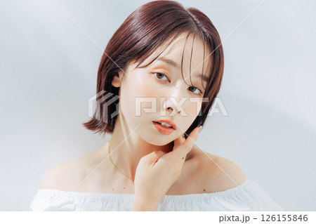 ナチュラルビューティーの若い女性 ナチュラルビューティーの若い女性 126155846