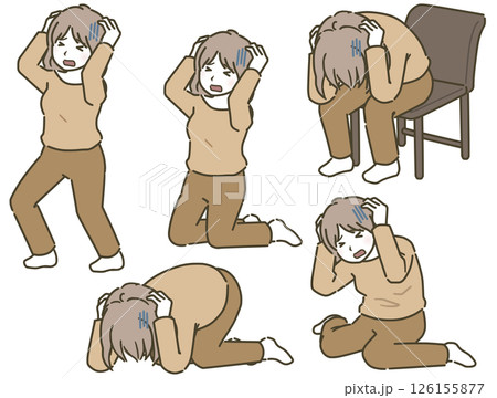 頭を抱える若い女性セット（私服） 126155877