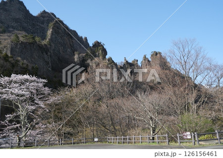 群馬県 下仁田町 妙義山 中之嶽神社の駐車場から妙義山方面を見る 2025年4月14日 群馬県 下仁田町 妙義山 中之嶽神社の駐車場から妙義山方面を見る 2025年4月14日 126156461