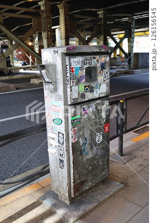 東京駅近くのグラフィティ 126156545