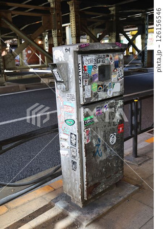 東京駅近くのグラフィティ 126156546