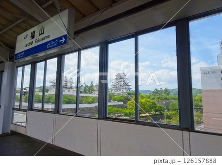 福山駅の新幹線ホームから望む福山城(広島県福山市) 福山駅の新幹線ホームから望む福山城(広島県福山市) 126157888