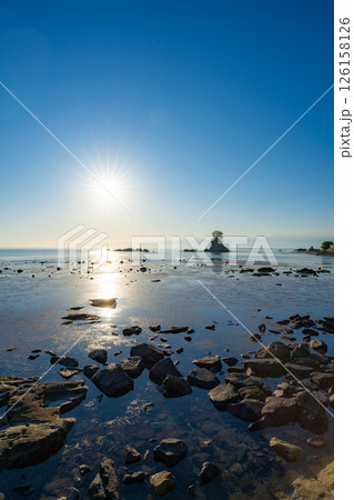 【海岸素材】富山県の絶景・初夏の凪いだ日本海と雨晴海岸の朝景【富山県】 【海岸素材】富山県の絶景・初夏の凪いだ日本海と雨晴海岸の朝景【富山県】 126158126