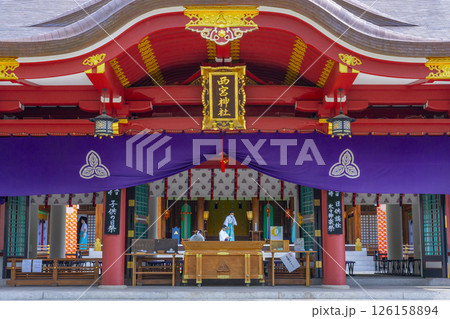 西宮神社　立派な拝殿 126158894