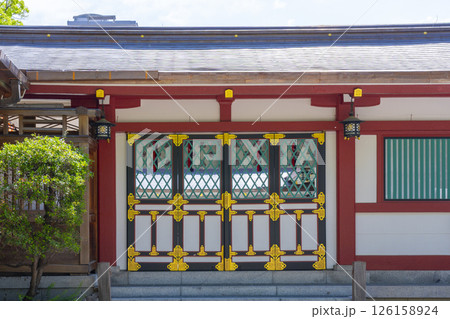 西宮神社　拝殿　連子窓 126158924