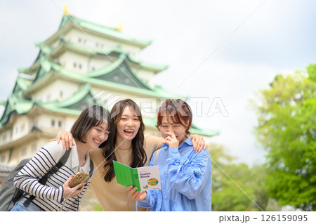 旅行をする女性のポートレート 旅行をする女性のポートレート 126159095