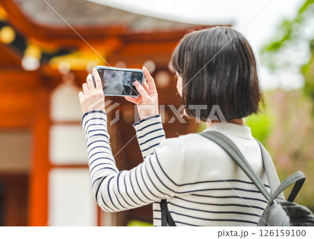 旅行をする女性のポートレート 126159100