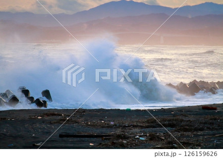 桂浜に打ち寄せる波 桂浜に打ち寄せる波 126159626