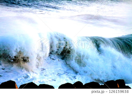 桂浜に打ち寄せる波 桂浜に打ち寄せる波 126159638