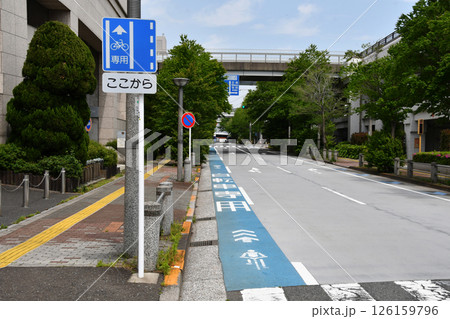 自転車専用レーン_01 126159796