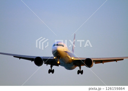 飛行機の着陸 飛行機の着陸 126159864