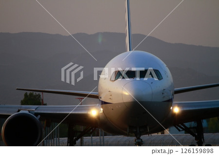 飛行機の着陸 飛行機の着陸 126159898