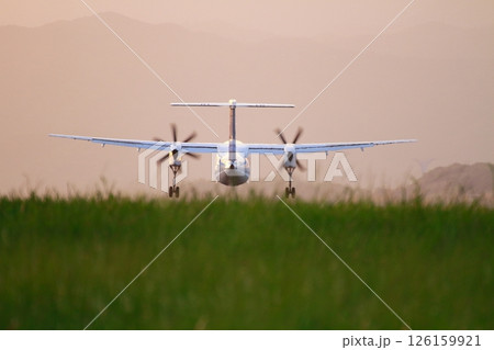 飛行機の着陸 飛行機の着陸 126159921