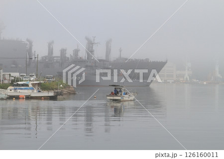 霧の中の護衛艦 126160011