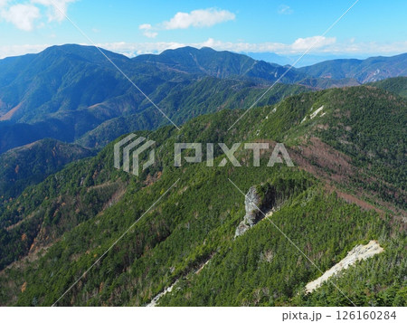 秋の甲武信岳から望む金峰山 秋の甲武信岳から望む金峰山 126160284