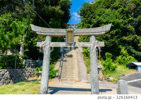 姫神社の鳥居の風景（佐世保市小佐々町） 126160413