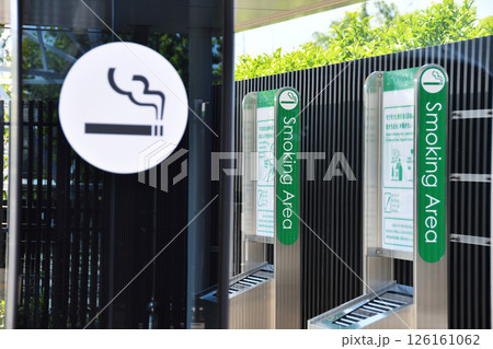 パーキングの喫煙所_06 パーキングの喫煙所_06 126161062
