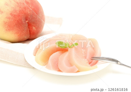 手作りの桃のコンポート 126161816