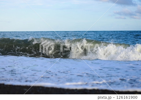 桂浜に打ち寄せる波 桂浜に打ち寄せる波 126161900