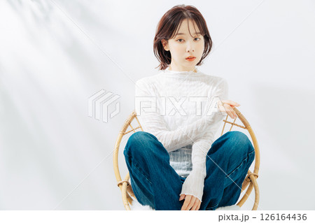 ナチュラルビューティーの若い女性 126164436