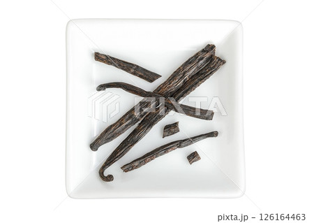 Dried vanilla stick on ceramic plate isolated on white background. Top view. Flat lay. 126164463