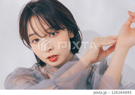 メイクアップした若い女性 126164895