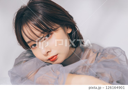 メイクアップした若い女性 メイクアップした若い女性 126164901