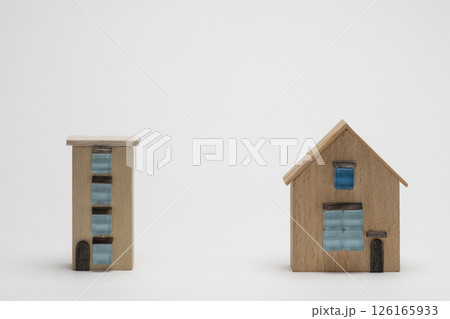 ワンルームアパートと戸建てのイメージ ワンルームアパートと戸建てのイメージ 126165933
